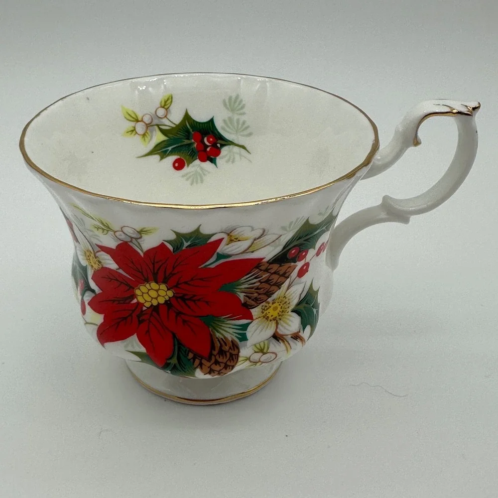 Royal Albert Yuletide Tea Cup Saucer Set Bone China England Poinsettia Christmas